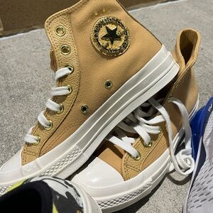 Converse High Top Honey Color White Gold Emblem Chucks New in box